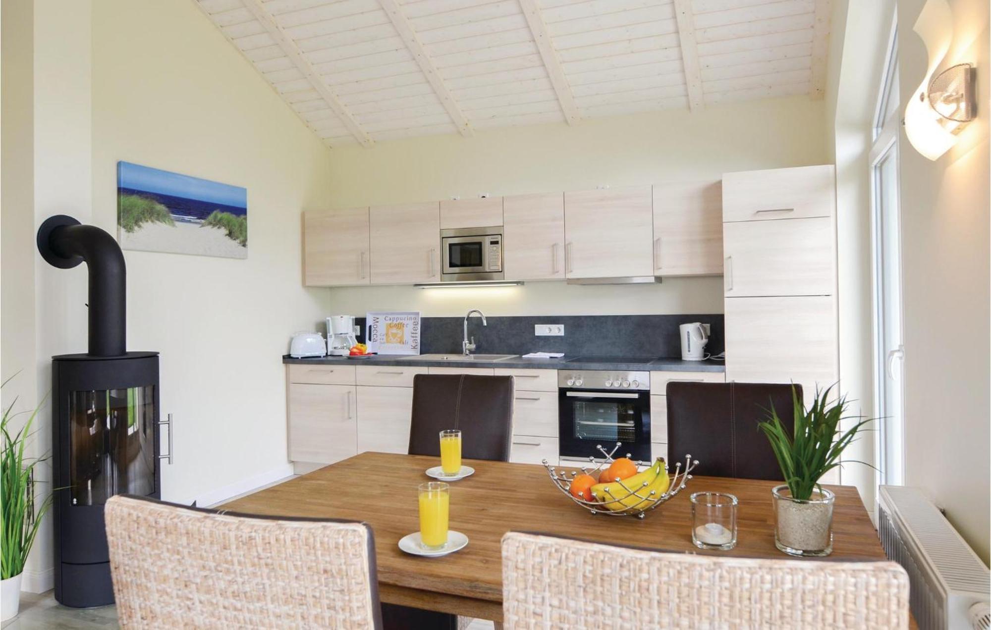 Awesome Home In Dagebuell With Kitchen Екстер'єр фото